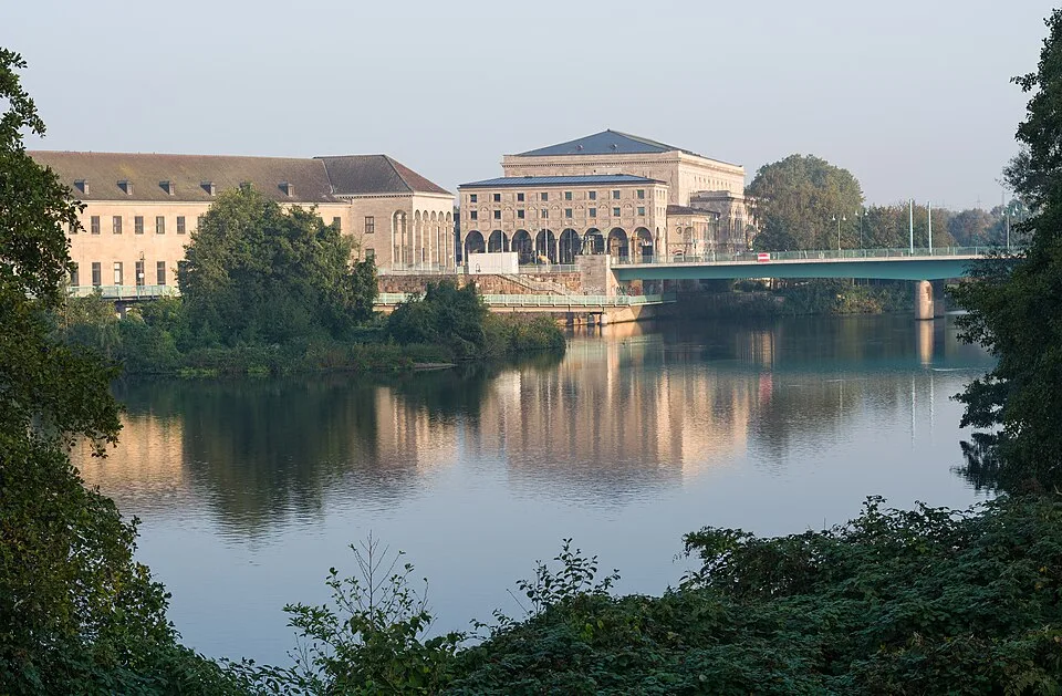 Mülheim an der Ruhr – Stadthalle und Ruhr